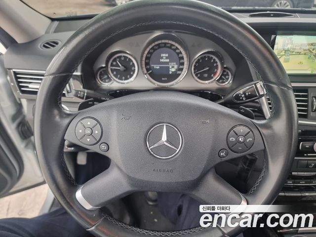 Mercedes-Benz E-Class 2011 — photo 9