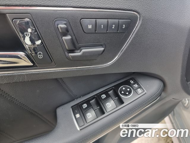 Mercedes-Benz E-Class 2011 — photo 10