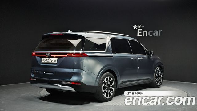 Kia Canival 2021 — photo 2