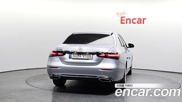Mercedes-Benz E-Class 2021 — photo 4