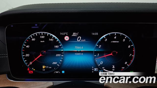 Mercedes-Benz E-Class 2021 — photo 8