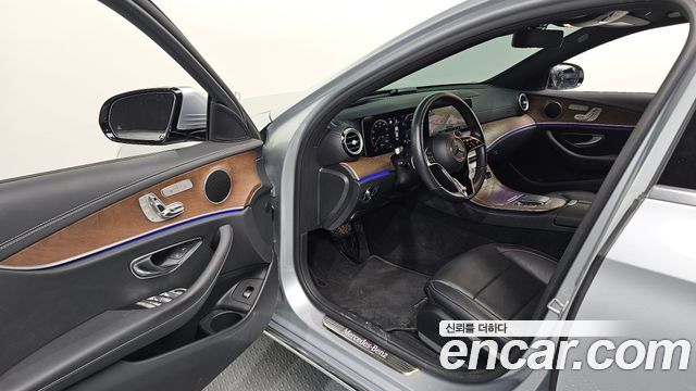 Mercedes-Benz E-Class 2021 — photo 10
