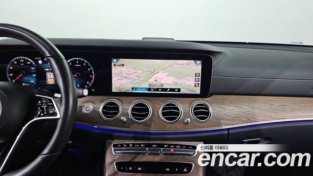 Mercedes-Benz E-Class 2021 — photo 15
