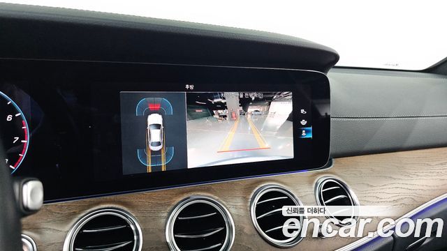 Mercedes-Benz E-Class 2021 — photo 16