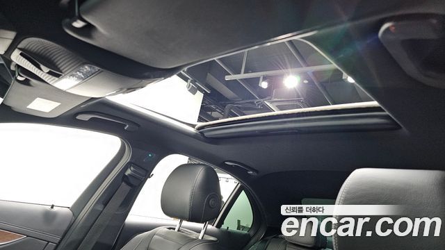 Mercedes-Benz E-Class 2021 — photo 19