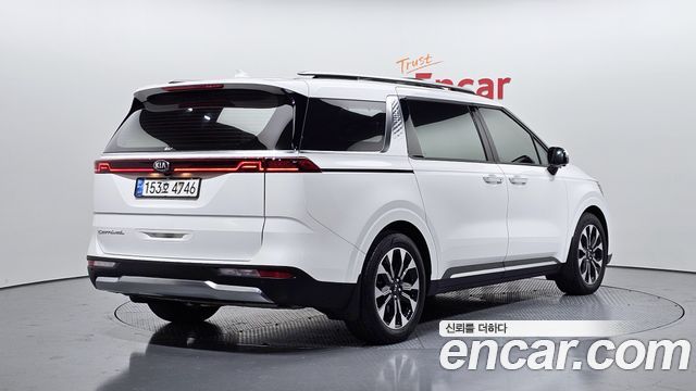 Kia Canival 2021 — photo 2
