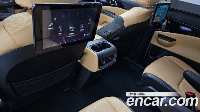 Kia Canival 2021 — photo 17