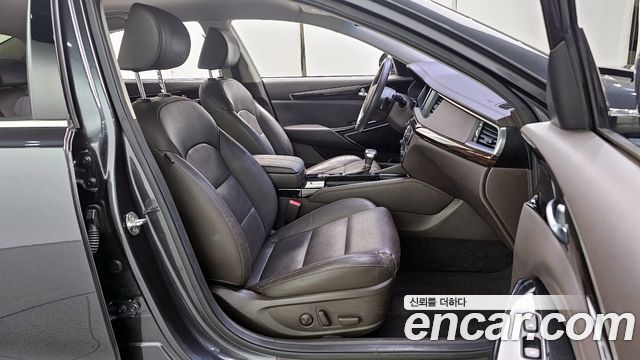 Kia K7 2019 — photo 11