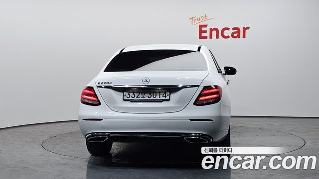Mercedes-Benz E-Class 2019 — photo 4