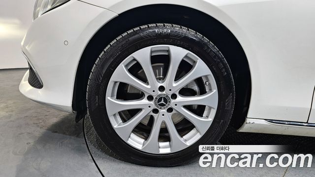 Mercedes-Benz E-Class 2019 — photo 5