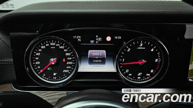 Mercedes-Benz E-Class 2019 — photo 8