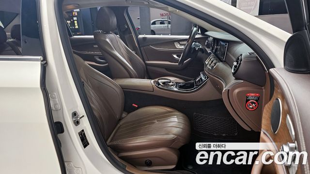 Mercedes-Benz E-Class 2019 — photo 10