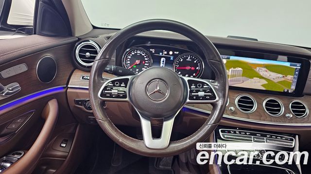 Mercedes-Benz E-Class 2019 — photo 13