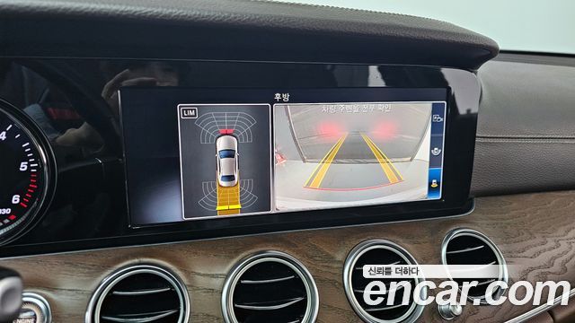 Mercedes-Benz E-Class 2019 — photo 15