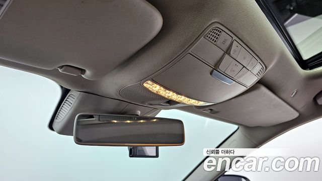 Mercedes-Benz E-Class 2019 — photo 16