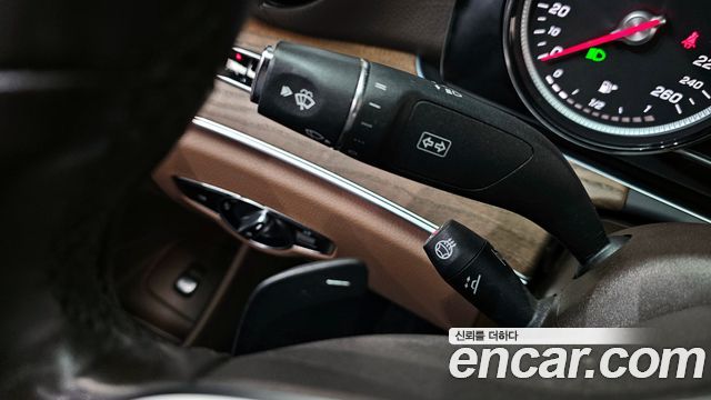 Mercedes-Benz E-Class 2019 — photo 17