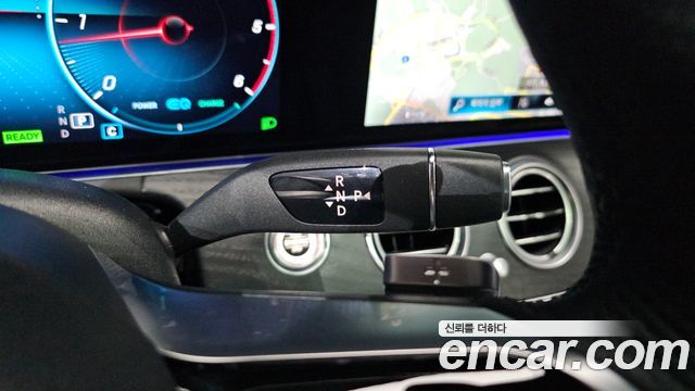 Mercedes-Benz E-Class 2023 — photo 9