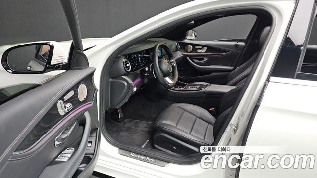Mercedes-Benz E-Class 2023 — photo 10