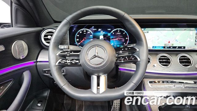 Mercedes-Benz E-Class 2023 — photo 11