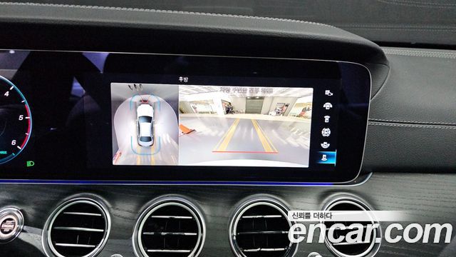 Mercedes-Benz E-Class 2023 — photo 13