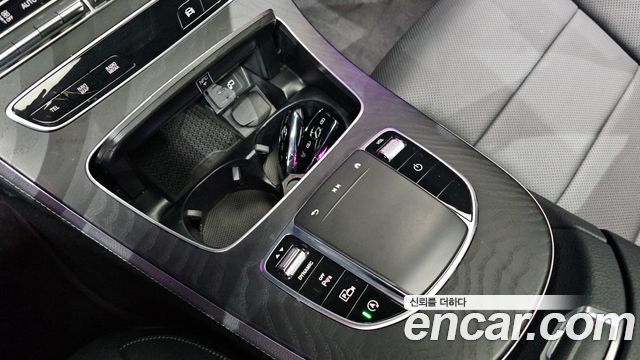 Mercedes-Benz E-Class 2023 — photo 16