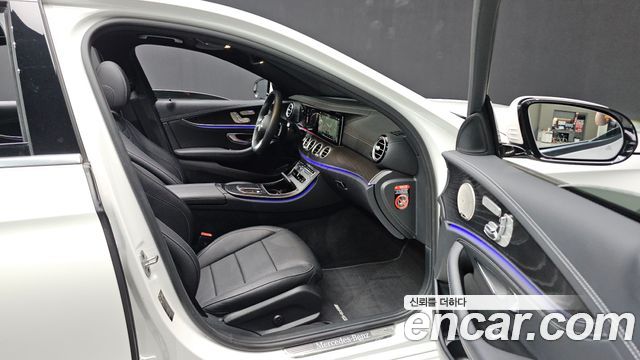 Mercedes-Benz E-Class 2023 — photo 18
