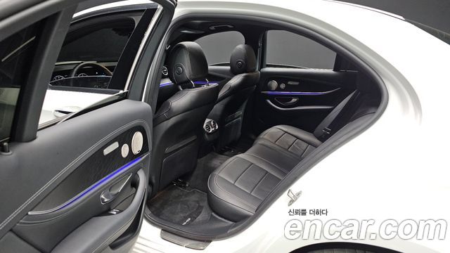 Mercedes-Benz E-Class 2023 — photo 19