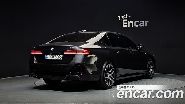 BMW 5-Series 2024 — photo 2