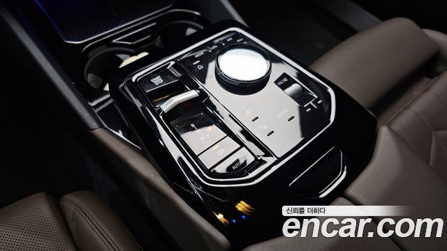 BMW 5-Series 2024 — photo 9