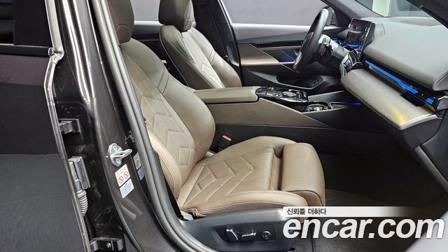 BMW 5-Series 2024 — photo 10
