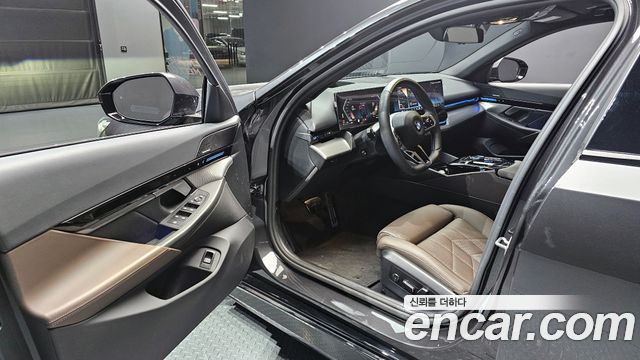 BMW 5-Series 2024 — photo 11