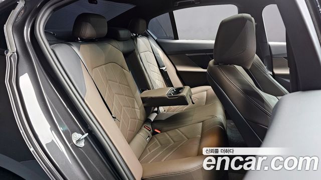 BMW 5-Series 2024 — photo 12