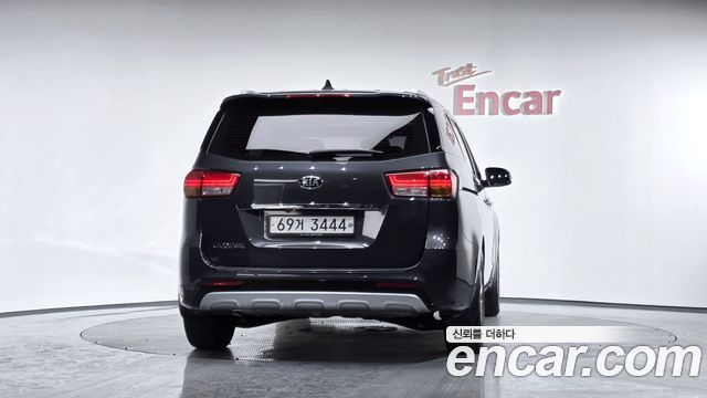 Kia Canival 2015 — photo 4