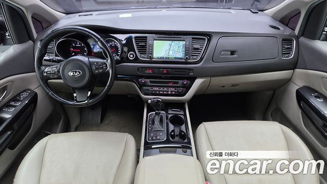 Kia Canival 2015 — photo 7