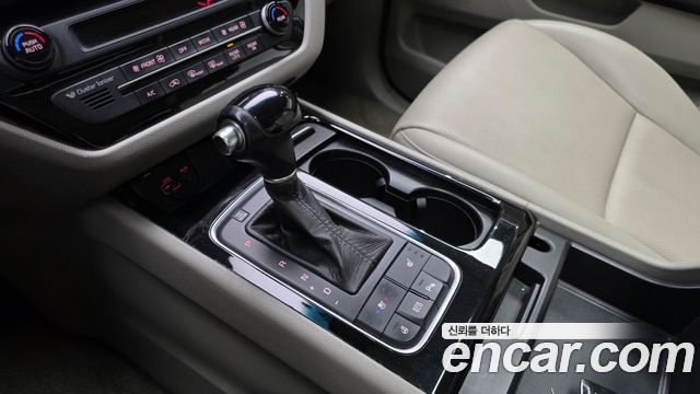 Kia Canival 2015 — photo 9