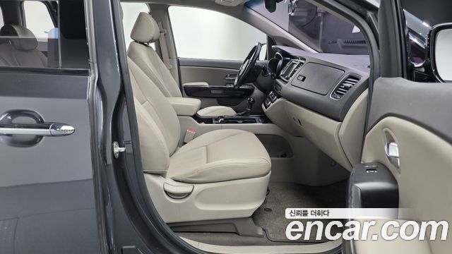 Kia Canival 2015 — photo 10