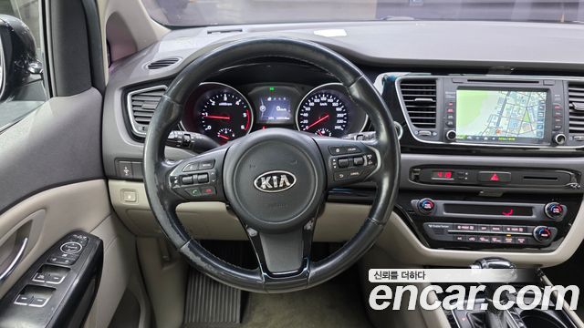 Kia Canival 2015 — photo 13