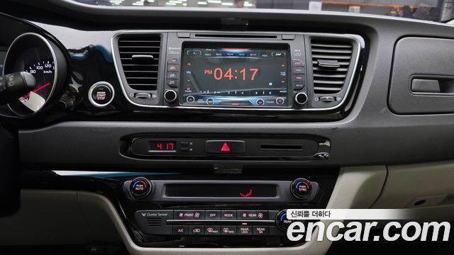Kia Canival 2015 — photo 14