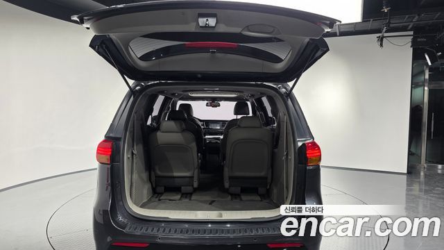 Kia Canival 2015 — photo 20