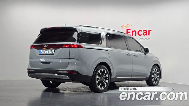 Kia Canival 2023 — photo 2