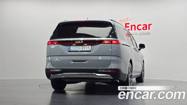 Kia Canival 2023 — photo 4