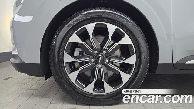 Kia Canival 2023 — photo 5