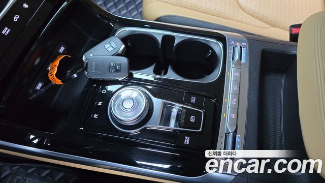 Kia Canival 2023 — photo 9