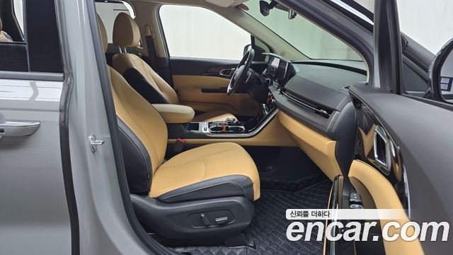 Kia Canival 2023 — photo 11