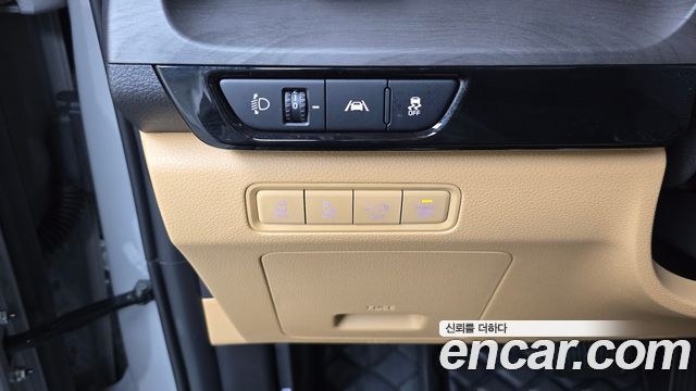 Kia Canival 2023 — photo 17