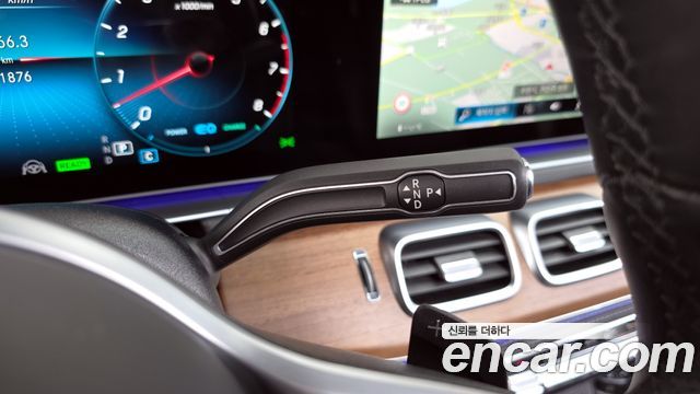 Mercedes-Benz GLE-Class 2021 — photo 9
