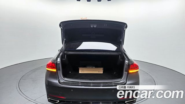 Genesis G80 2018 — photo 20