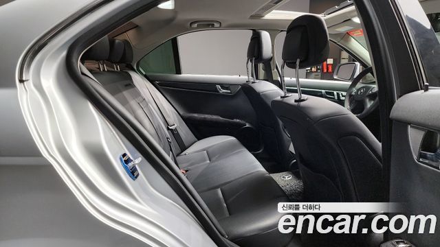 Mercedes-Benz C-Class 2009 — photo 12