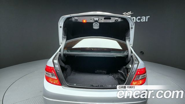 Mercedes-Benz C-Class 2009 — photo 20