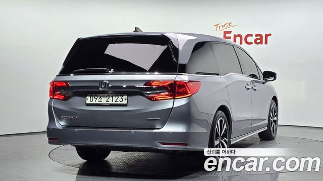 Honda Odyssey 2018 — photo 2